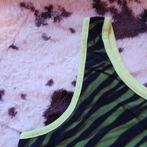 Set of 2 Vintage Tank Tops Size M Juniors - Picture 5 of 12